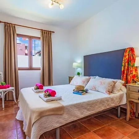 Villa Urbanizacion Fuerteventura Golf Club Sleeps 6 With Pool Air Con And Wifi *