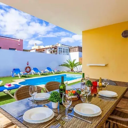 Urbanizacion Fuerteventura Golf Club Sleeps 6 With Pool Air Con And Wifi *
